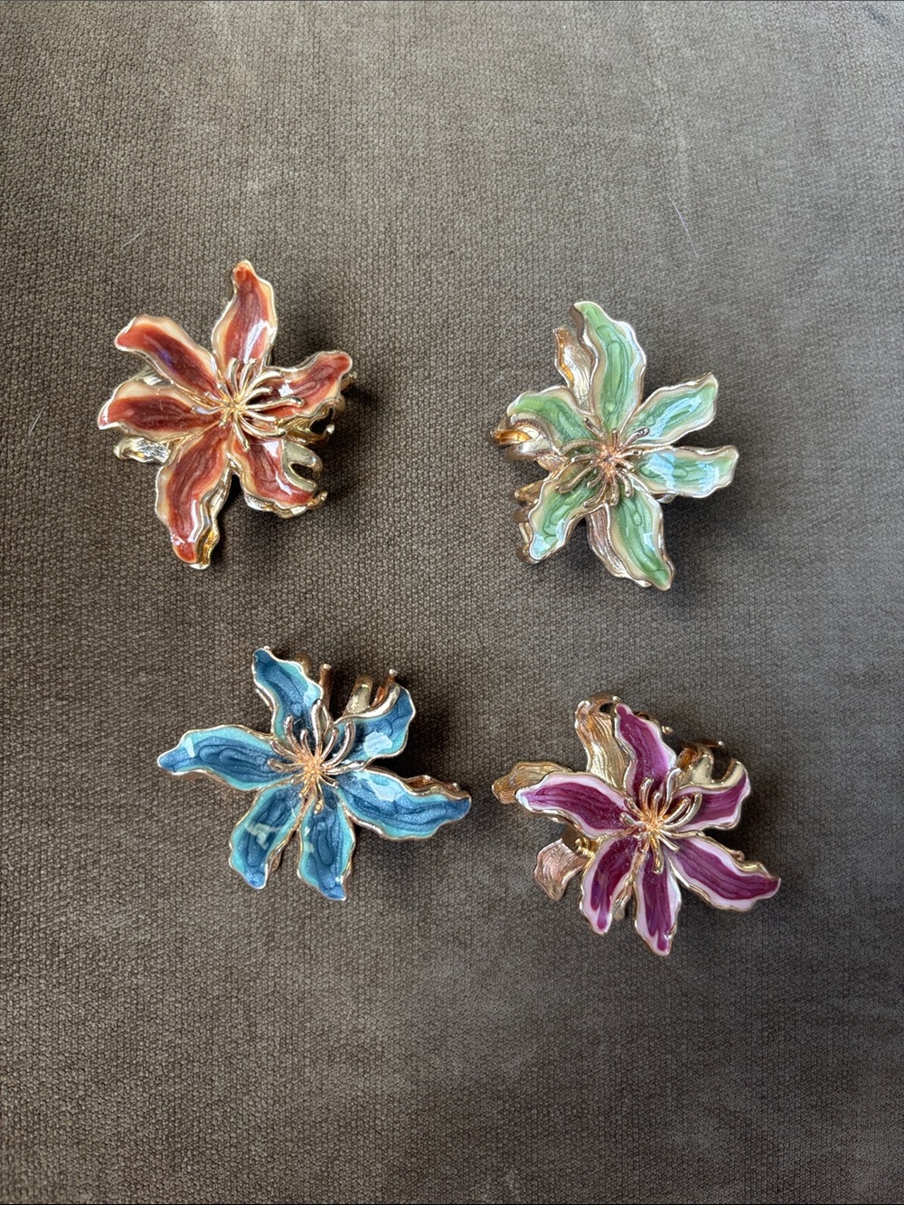 Set of 4 floral hair clips
